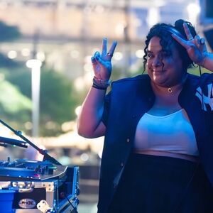 Meet your Posher, Chalis